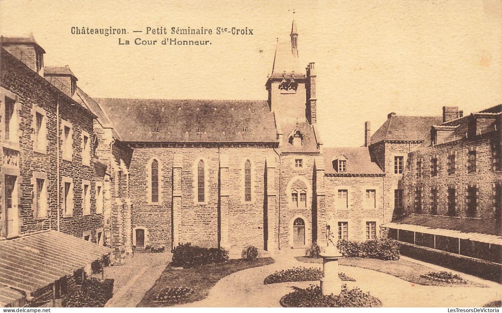 FRANCE - Châteaugiron - Petit Séminaire Sainte Croix - La Cour D'Honneur - Carte Postale Ancienne - Châteaugiron