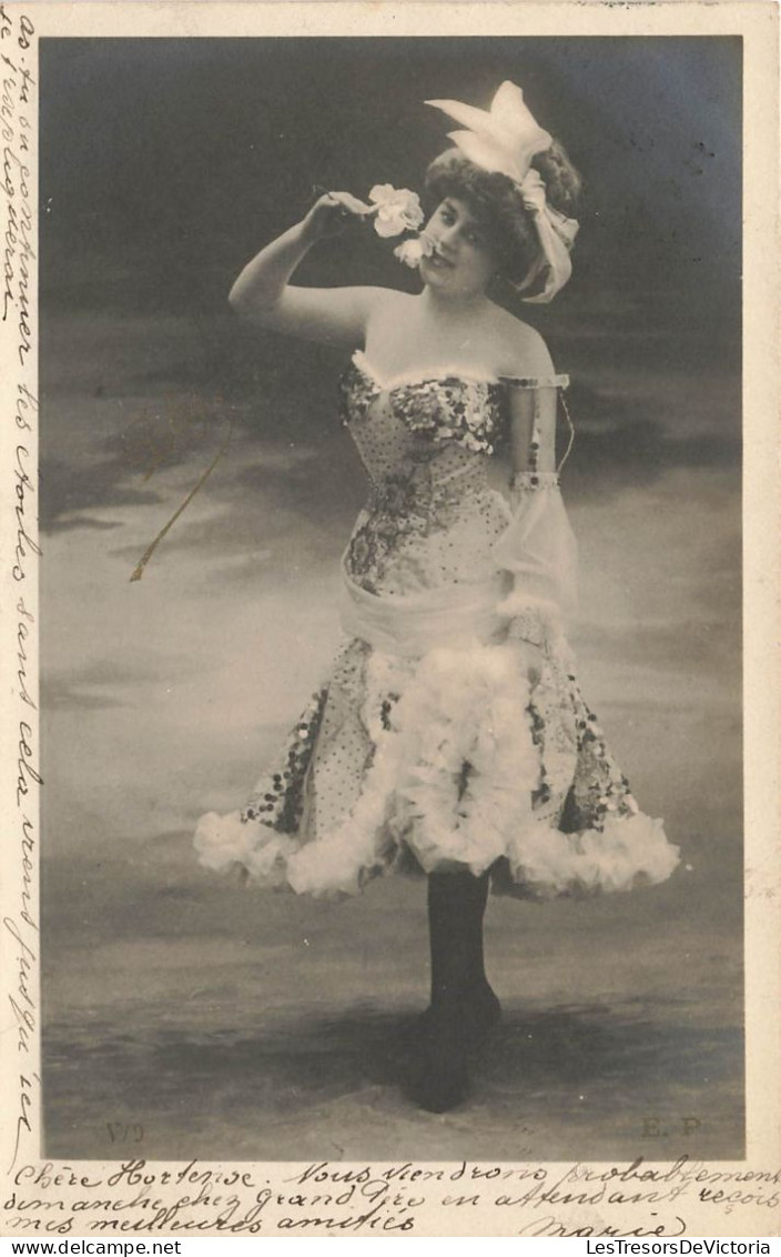 MODE - Femme - Robe - Chapeau - Carte Postale Ancienne - Moda