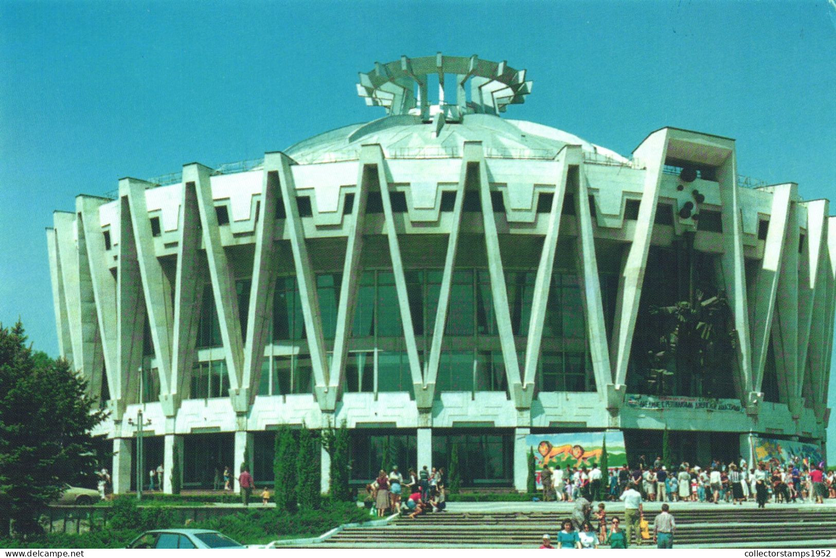 CHISINAU, CIRCUL, ARCHITECTURE, CAR, MOLDOVA - Moldavie