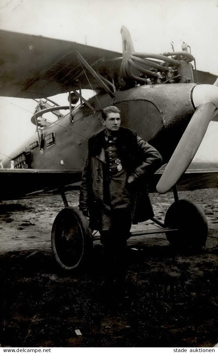 Fliegerasse Deutscher Pilot Mit EK I Und Militär-Flugzeugführer-Abzeichen Unterschrift (Paul König?) Foto-AK I-II - Guerre 1914-18