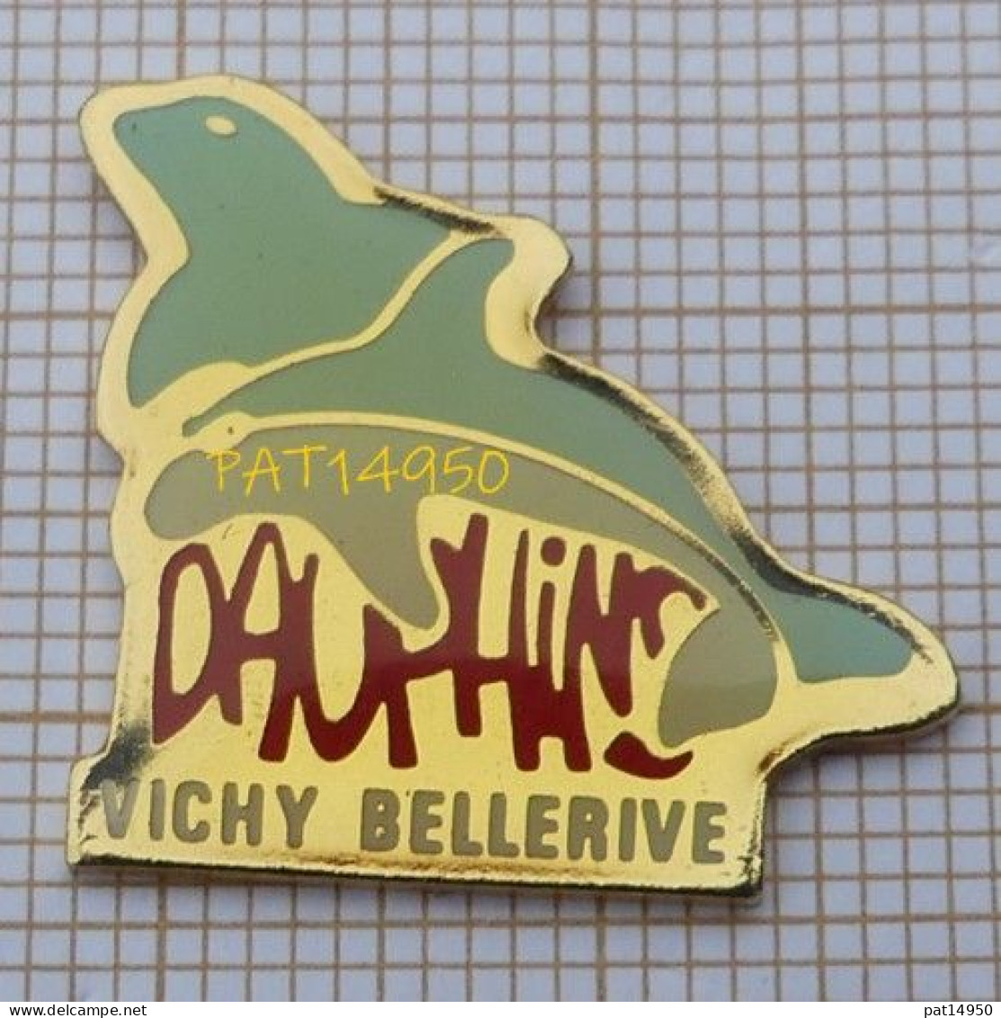 PAT14950 CLUB De NATATION De VICHY BELLERIVE  Les DAUPHINS      DAUPHIN Dpt 03 ALLIER - Swimming