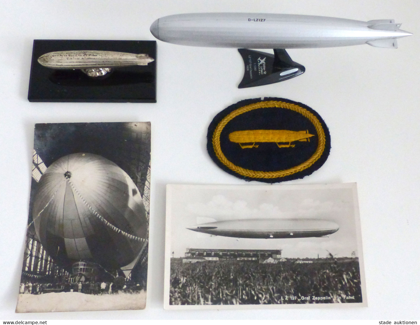 Zeppelin Kleines Lot Mit 2 Modellen, 2 Ansichtskarten Und Einem Ärmelabzeichen Luftschiffer Dirigeable - Zeppeline