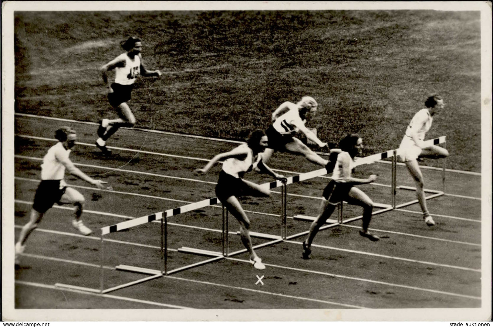 Olympiade 1936 Berlin Hürdenlauf Foto-AK II (Stauchung) - Olympische Spiele