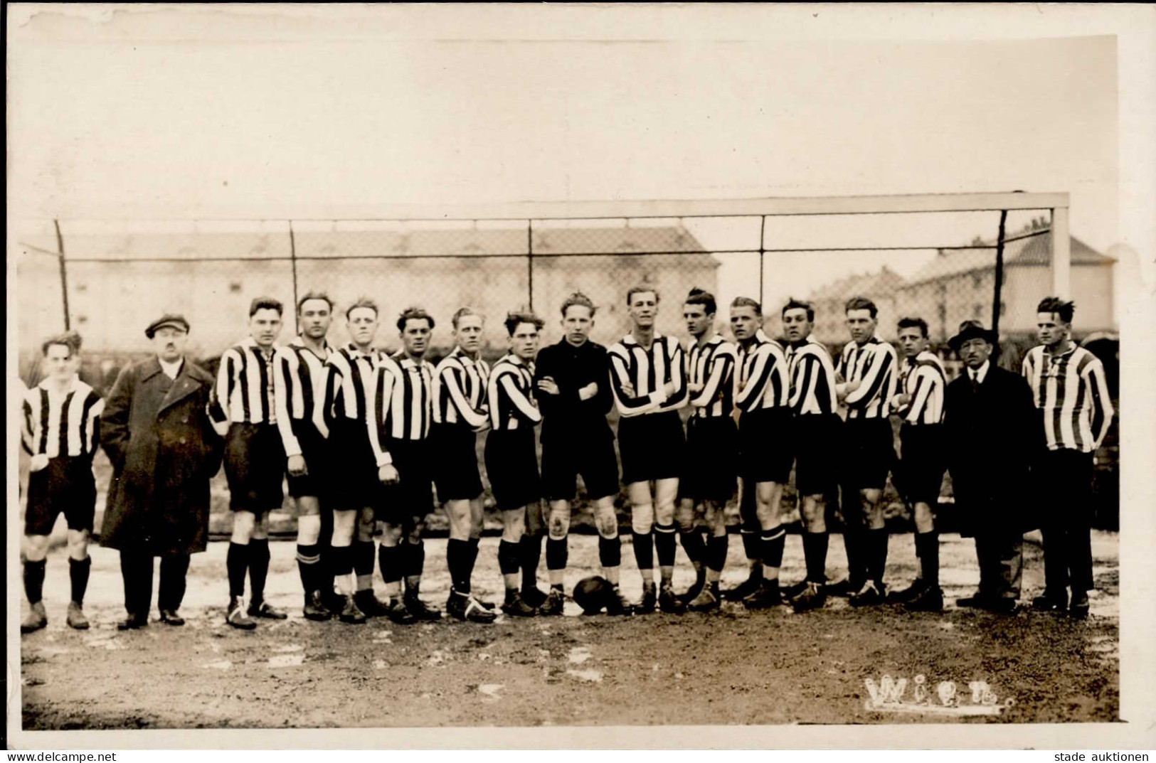 FUSSBALL - Mannschaft WIEN Auf Foto-Ak V. Dresden I - Soccer