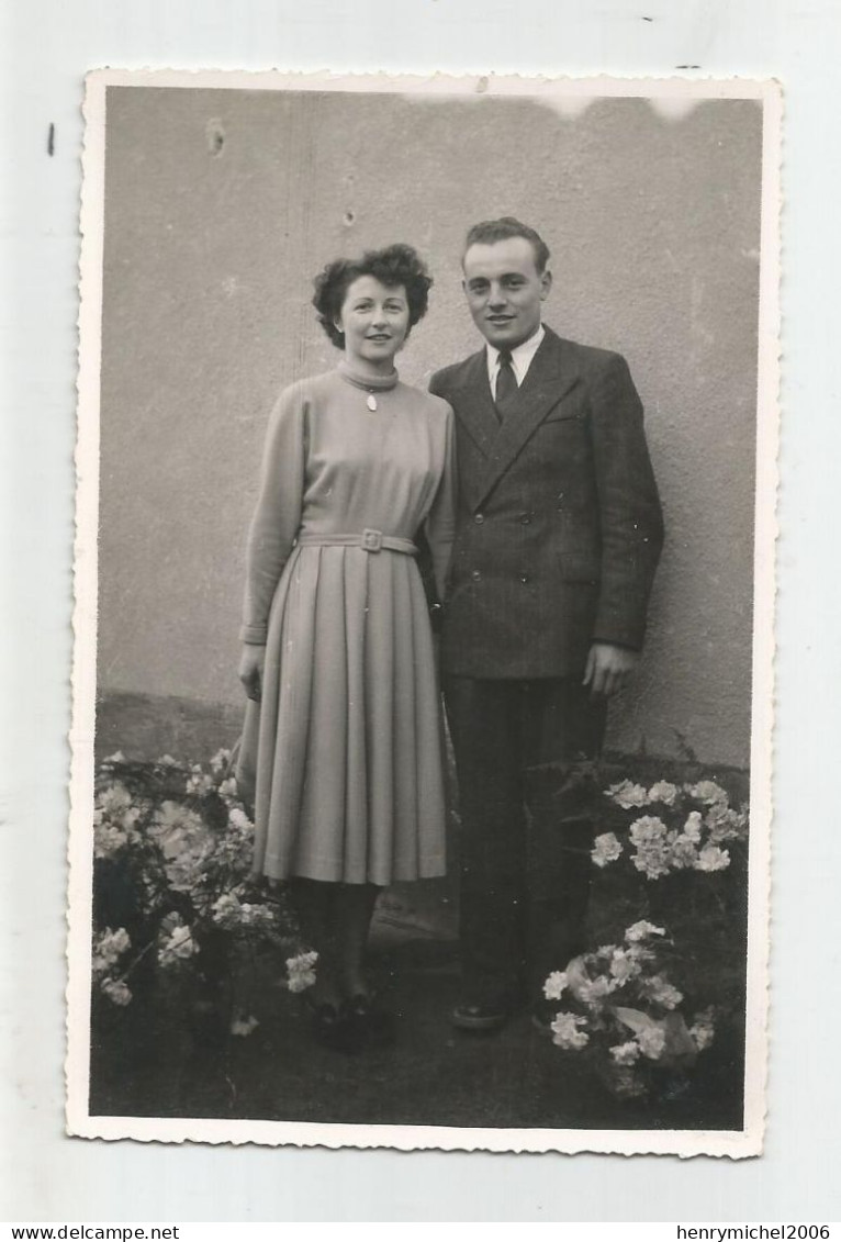 Photographie Couple Nommé Fiancéalles 1950 A Valréas 84 Vaucluse Photo 13,5x8,8 Cm Env - Personnes Identifiées