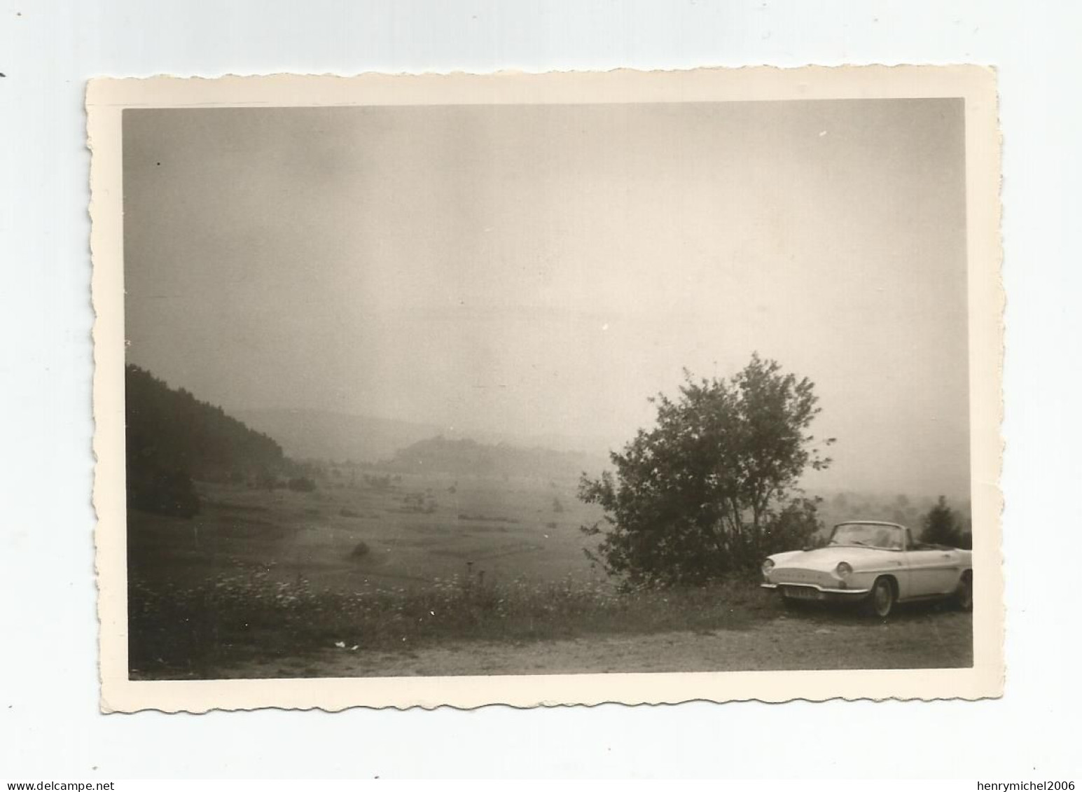 Photographie Voiture Auto Garée Yougoslavie 1964 Pic Nic Entre Trieste Et Lubiansa ? Photo 12,8x9 Cm Env - Automobiles