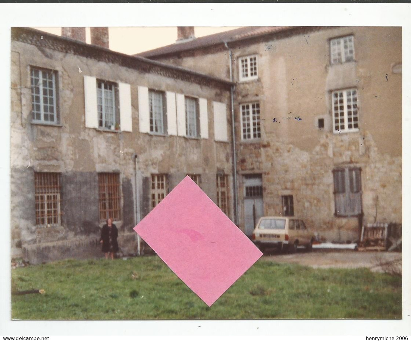 Photographie Firminy 42 Loire Vue Derrière Chateau Auto Garée  En 1982 Photo 13,5x10,2 Cm Env - Lieux