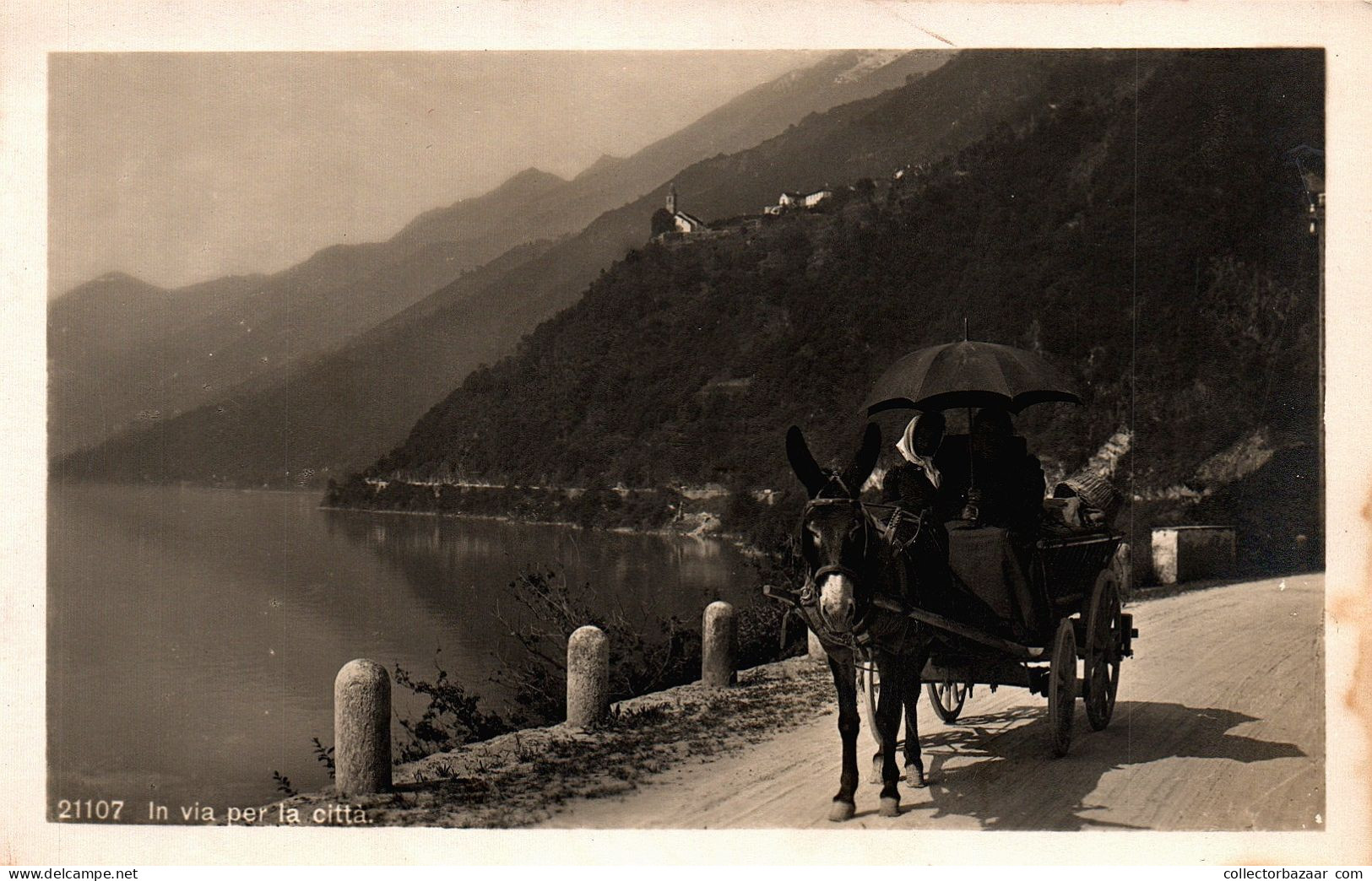 SWITZERLAND ZURICH KILCHBERG Traditional Couple Umbrella Riding Donkey Cart Towards The City Vintage Postcard REAL PHOTO - Kilchberg