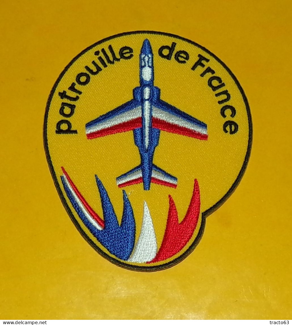 TISSU PATCH : PATROUILLE DE FRANCE  , DIAMETRE 9 CM , BON ETAT VOIR PHOTOS . POUR TOUT RENSEIGNEMENT ME CONTACTER. REGAR - Ecussons Tissu