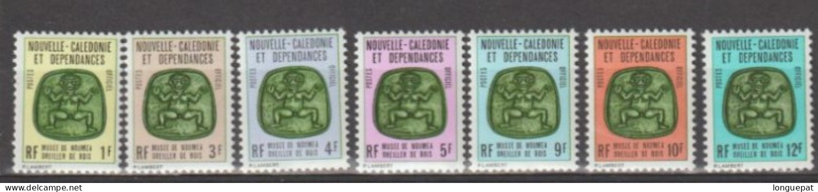 Nle Calédonie : Oreillers De Bois (Musée De Nouméa) - Oficiales