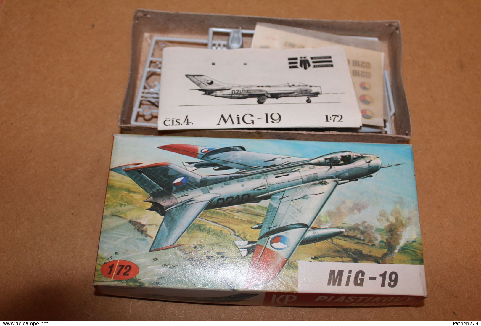 Maquette Avion Mikoyan-Gurevich MiG-19 Au 1/72 - Fabrication KP Tchécoslovaquie - Complet - Airplanes