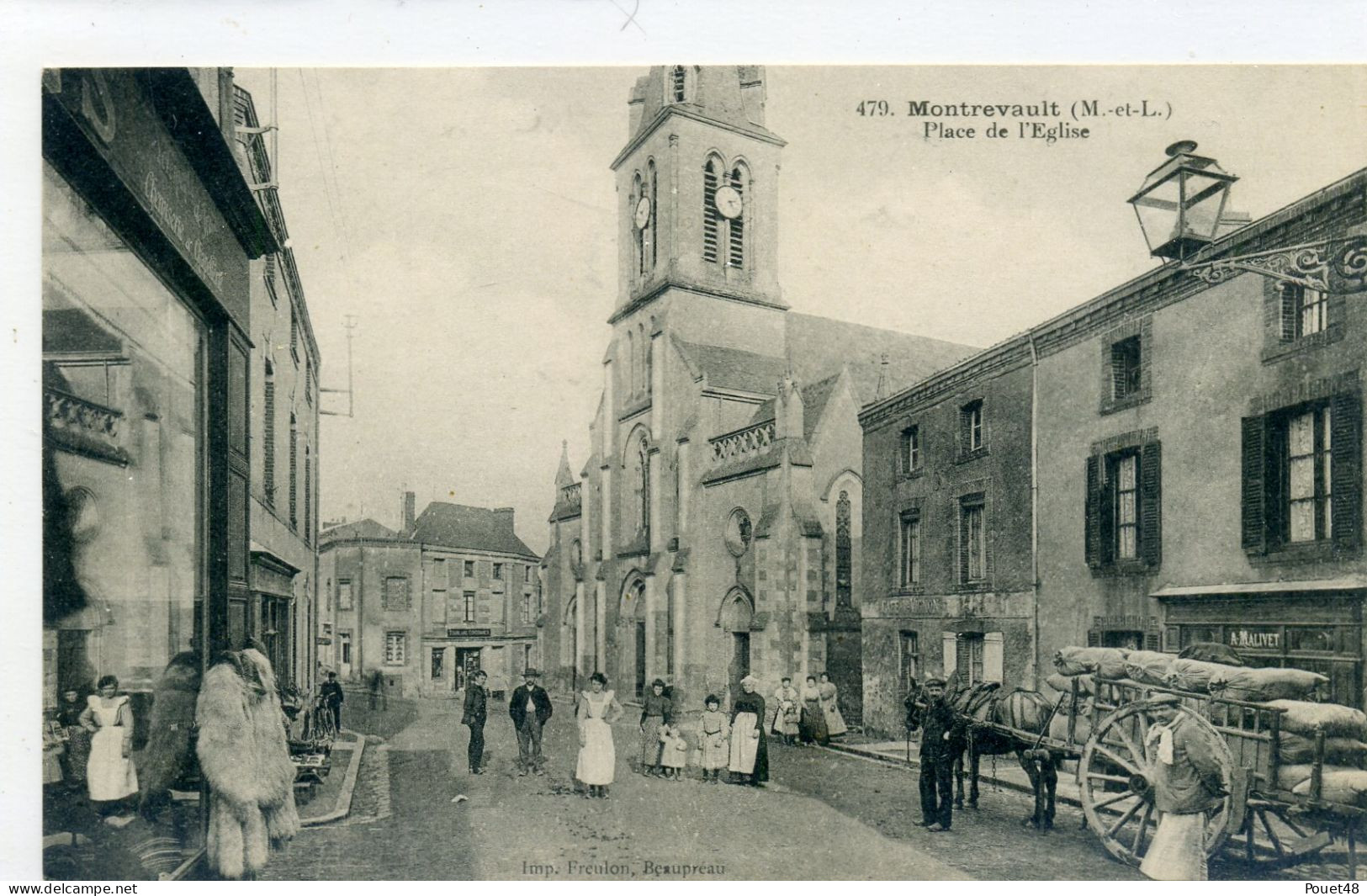 49 - MONTREVAULT - Place De L'Eglise - Montrevault