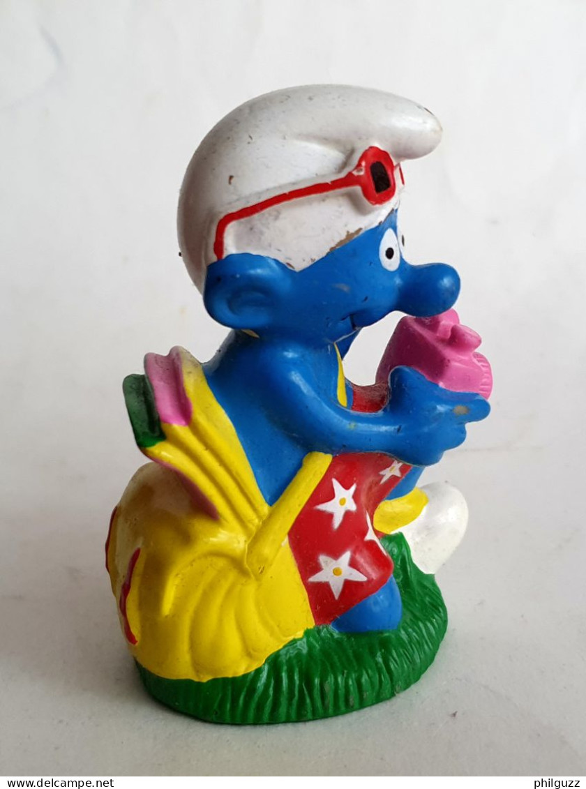 FIGURINE BOUCHON PRIME BIP 1996 SCHTROUMPF PHOTOGRAPHE APPAREIL PHOTO ROSE - Smurfs