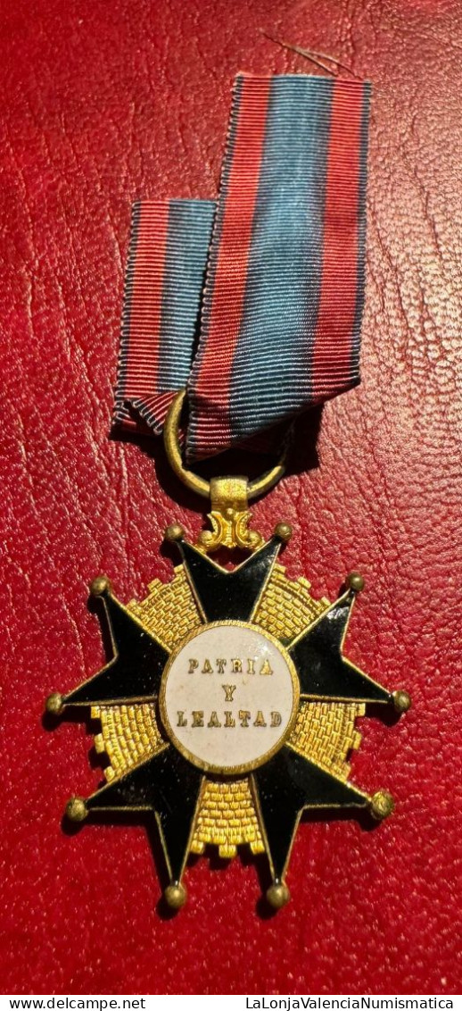 España Medalla Isabel II Patria Y Lealtad - Other & Unclassified