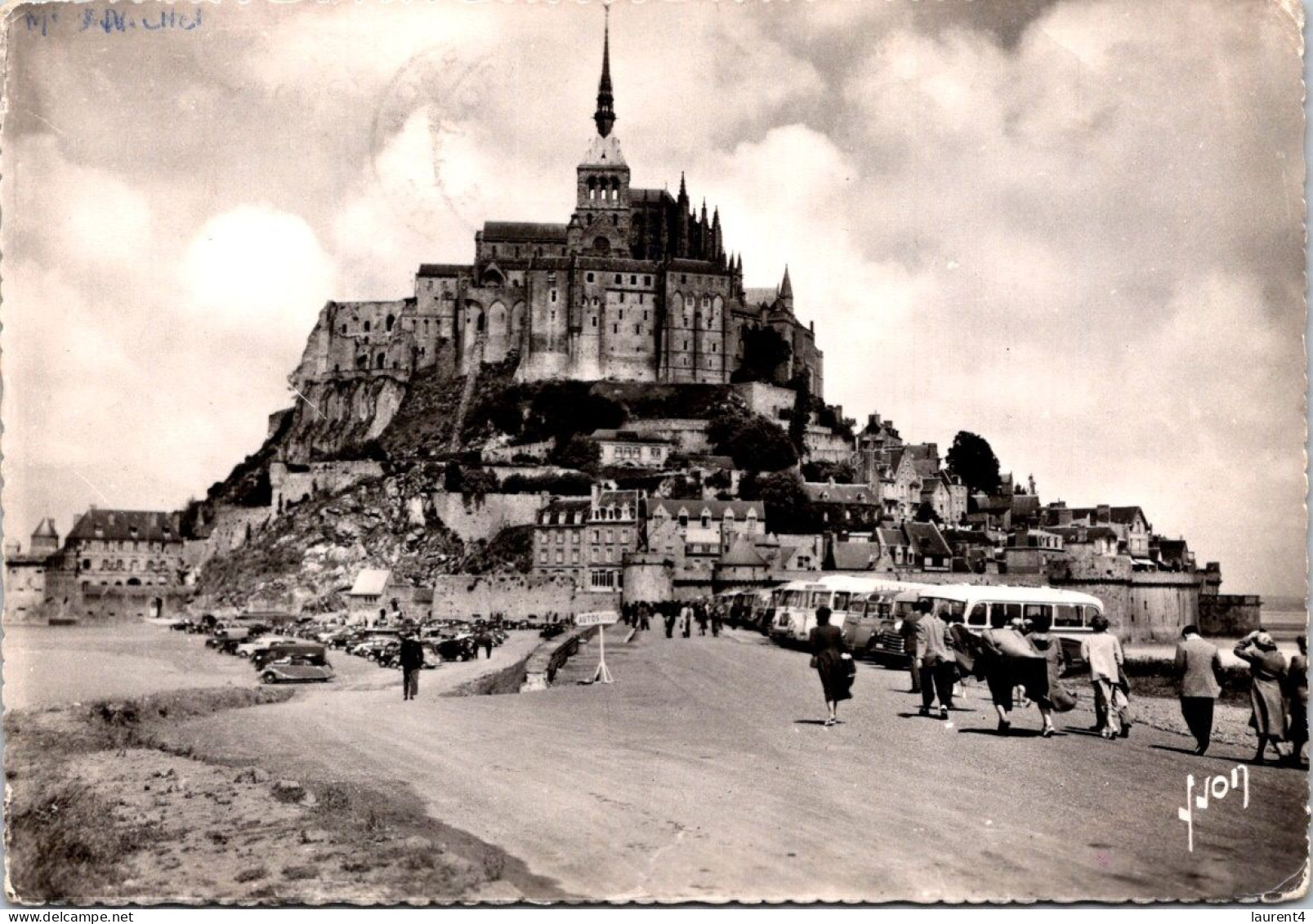 19-12-2023 (2 W 33) France - Digue Du Mont St Michel (b/w) - Kirchen U. Kathedralen