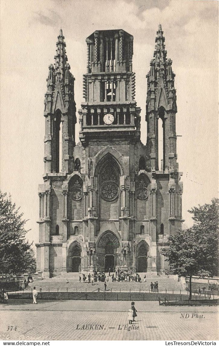 BELGIQUE - Laeken - L'Eglise - Animé - Paroissien à L'entrée De L'église - Carte Postale Ancienne - Laeken