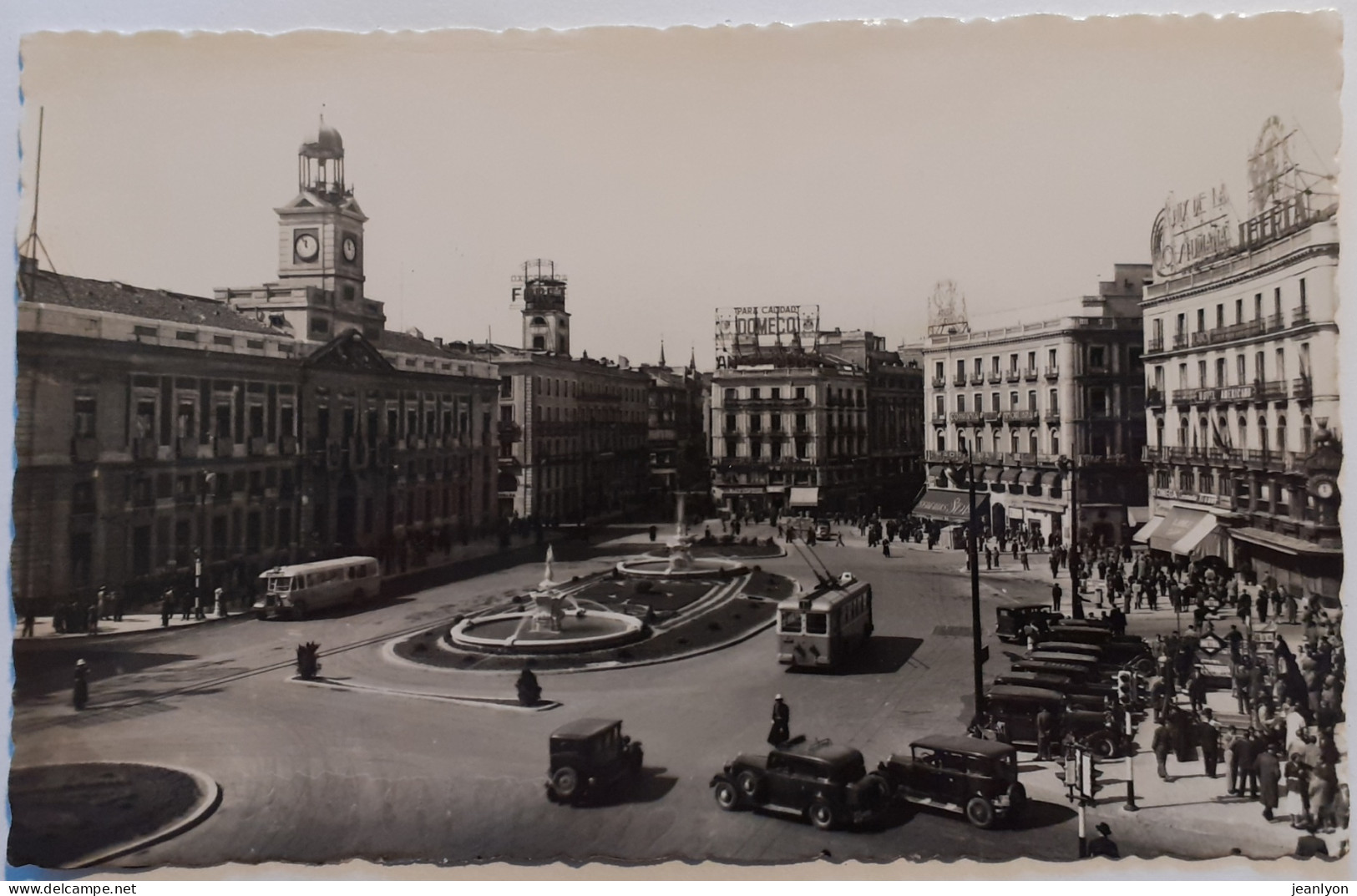 MADRID (Espagne) - Porte Du Soleil Puerta Del Sol / Autobus - Trolleybus - Voiture Ancienne - Madrid