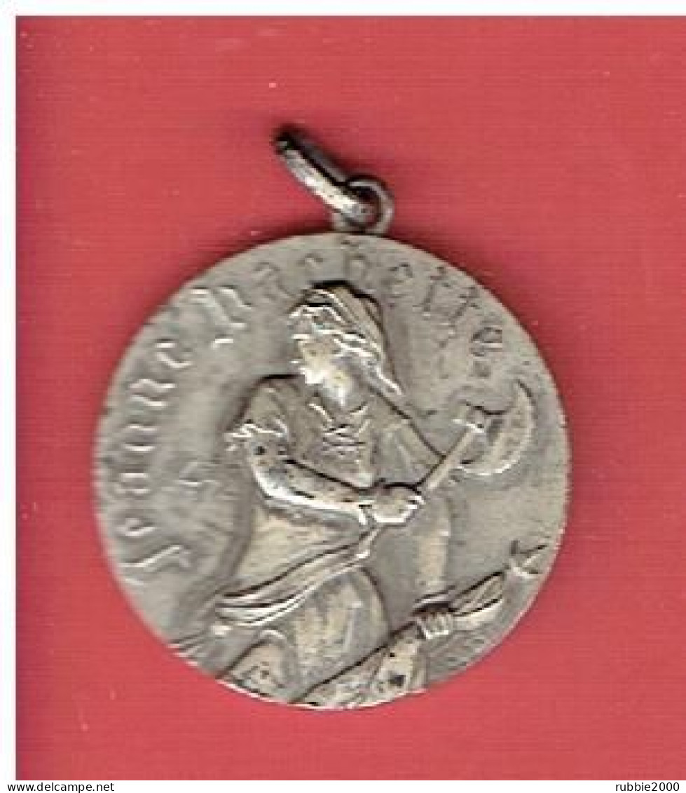 MEDAILLE PENDENTIF EN ARGENT JEANNE HACHETTE 1472 ET CATHEDRALE SAINT PIERRE A BEAUVAIS GRAVEUR ALBERT DAVID - Pendants