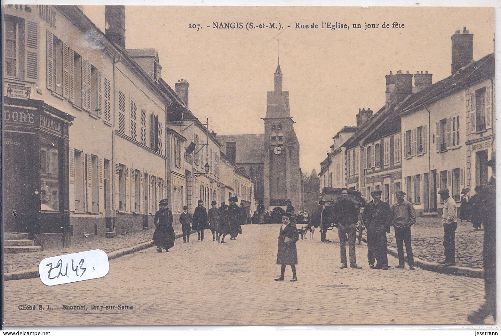 NANGIS- RUE DE L EGLISE- UN JOUR DE FETE - Nangis