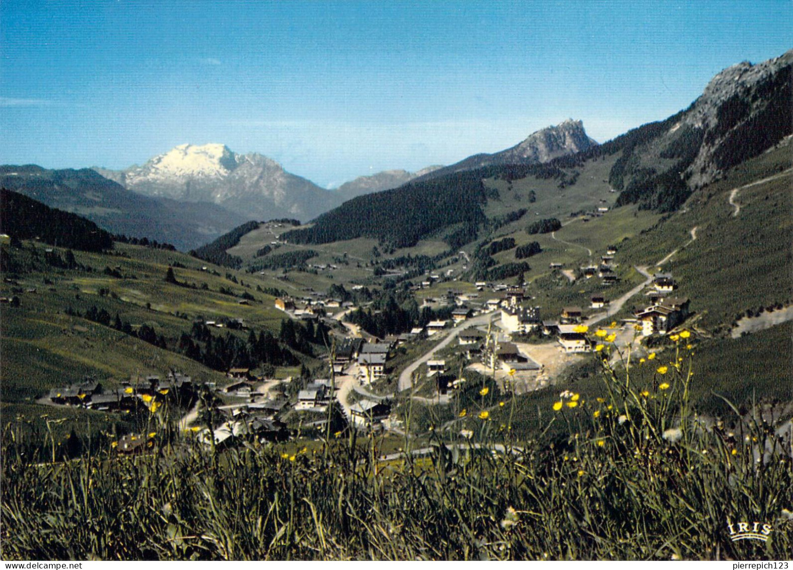 74 - Le Grand Bornand - Vue Sur La Station Du Chinaillon Depuis La Route Du Col De La Colombière - Au Fond, La Tournette - Le Grand Bornand