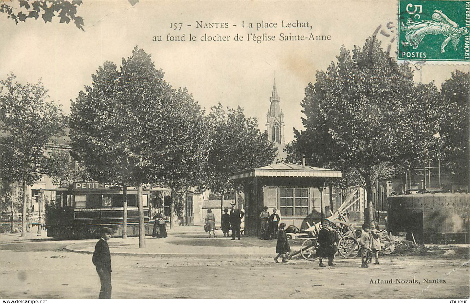 NANTES LA PLACE LECHAT AVEC LE TRAMWAY ET VESPASIENNE  - Nantes