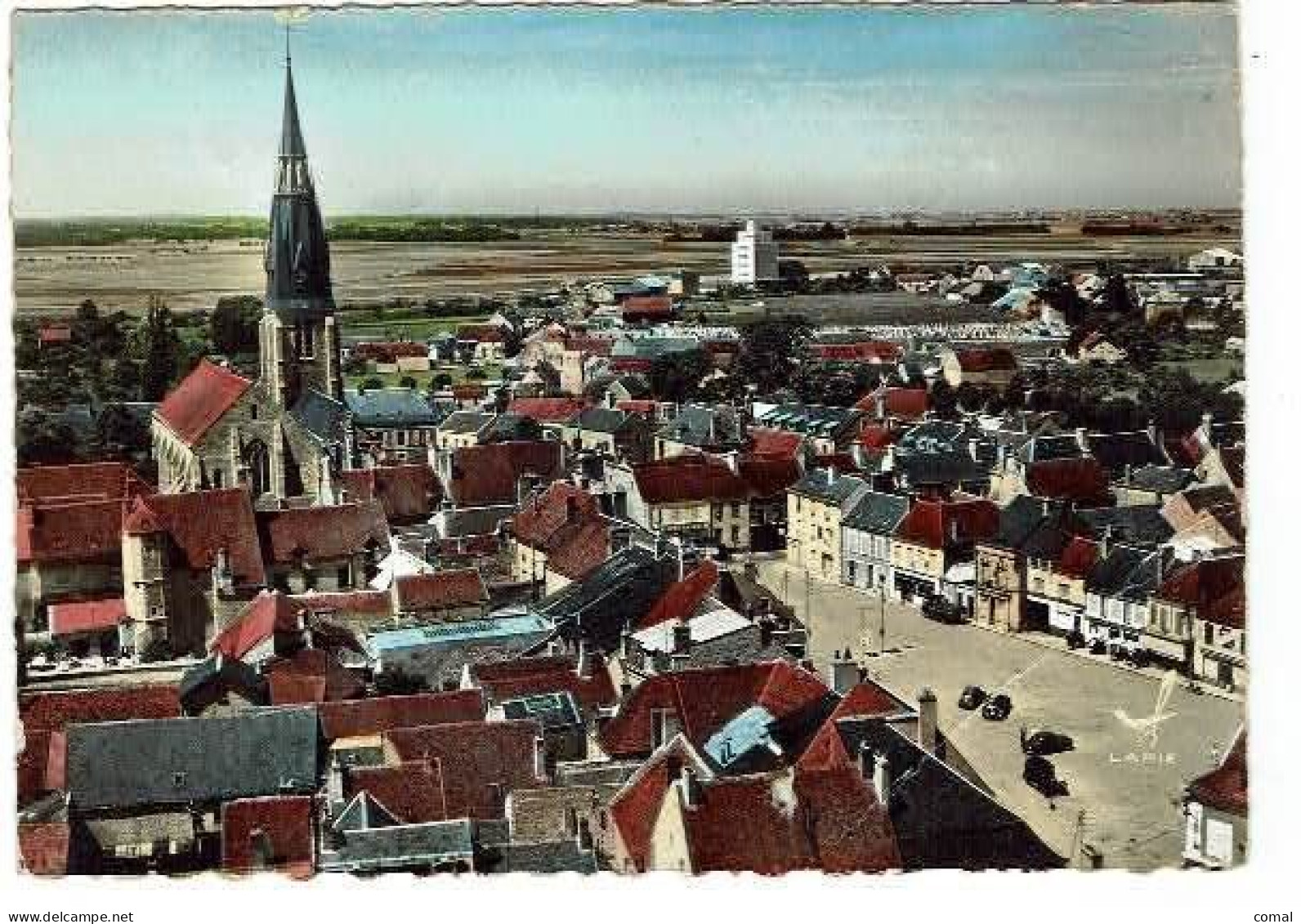 CPSM - 45 - BEAUNE LA ROLANDE - Place Du Marché Et Vue Générale - - Beaune-la-Rolande