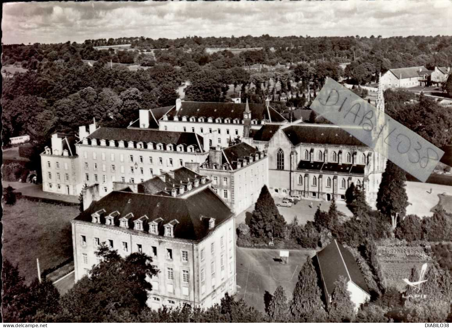 LOCMINE   ( MORBIHAN )  EN AVION AU-DESSUS DE  . . LOCMINE .  MAISON-MERE DES FILLES DE JESUS . SAINT-JOSEPH DE KERARIA - Locmine