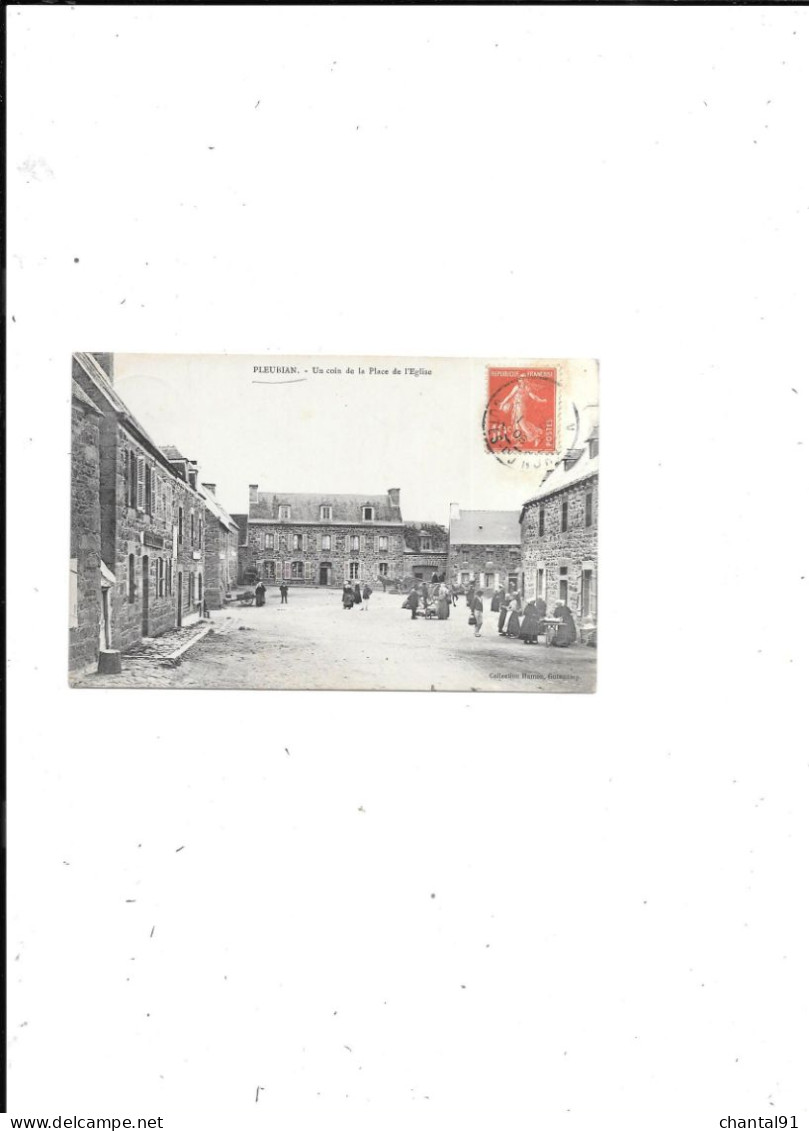 CARTE POSTALE 22 PLEUBIAN UN COIN DE LA PLACE DE L'EGLISE VOYAGEE - Pleubian