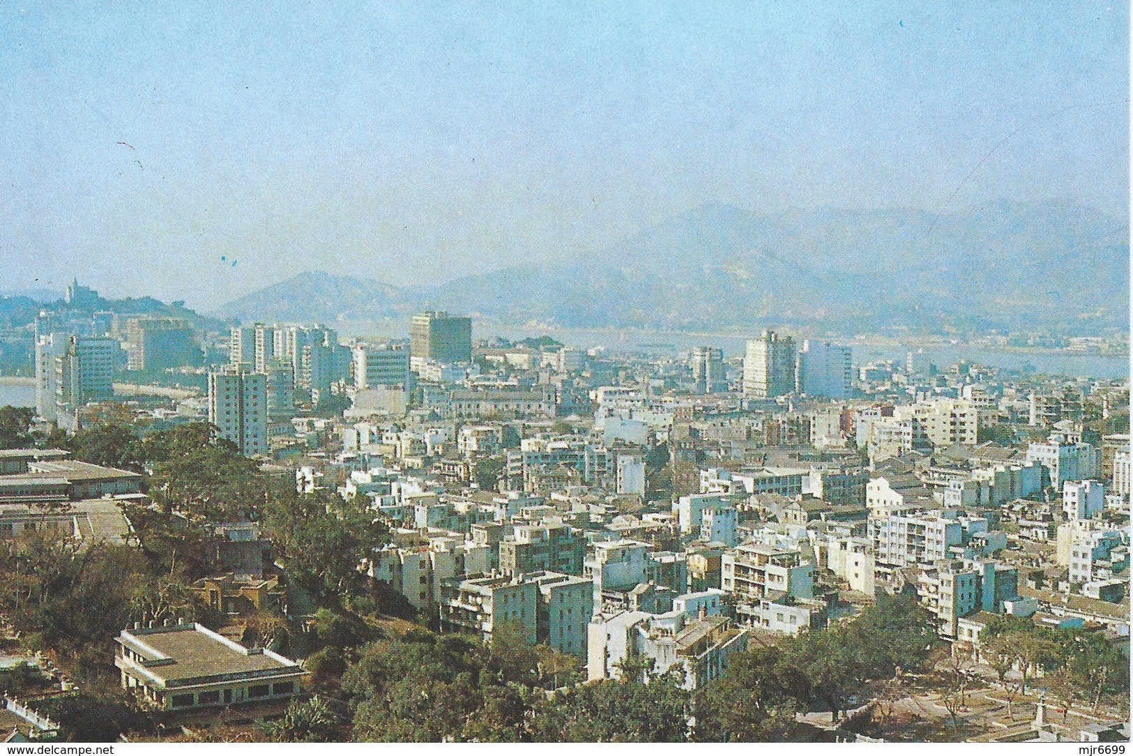 MACAU- BIRD'S EYEVIEW, SHOWING COMMUNIST CHINA IN THE BACKGROUND PPC, PRIVATE TOURIST COMPANY PRINTING - Macau