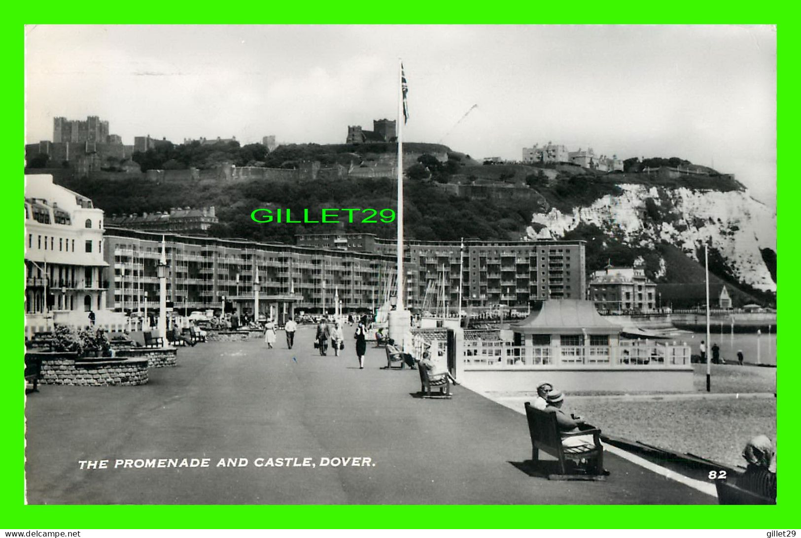 DOVER, KENT, UK - THE PROMANADE AND CASTLE - ANIMATED PEOPLES - TRAVEL IN 1963 - REAL PHOTOGRAPH - - Dover