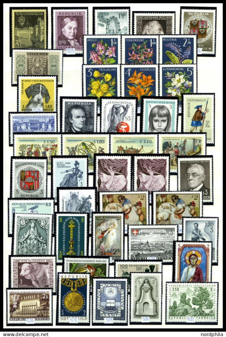 SAMMLUNGEN , Postfrische Sammlung Österreich Von 1959-2000 Im Einsteckbuch, Komplett Bis Auf Freimarken-Ausgaben, Pracht - Collections