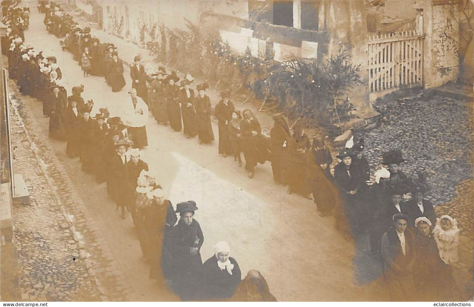 Andard           49         Une Procession. Carte Photo      (voir Scan) - Altri & Non Classificati