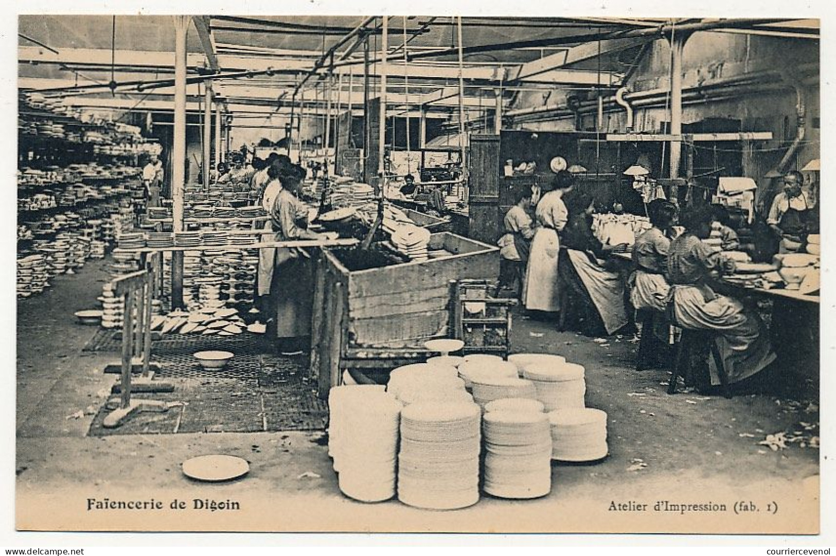 CPA - DIGOIN (Saône Et Loire) - Faïencerie - Atelier D' Impression - Digoin