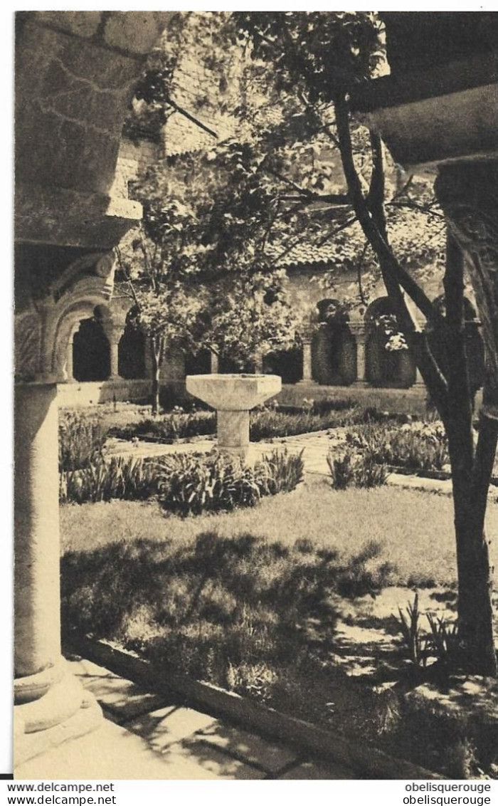 New York City > Manhattan METROPOLITAN MUSEUM CLOISTER OF ST MICHEL DE CUXA XII CENTURY - Musei