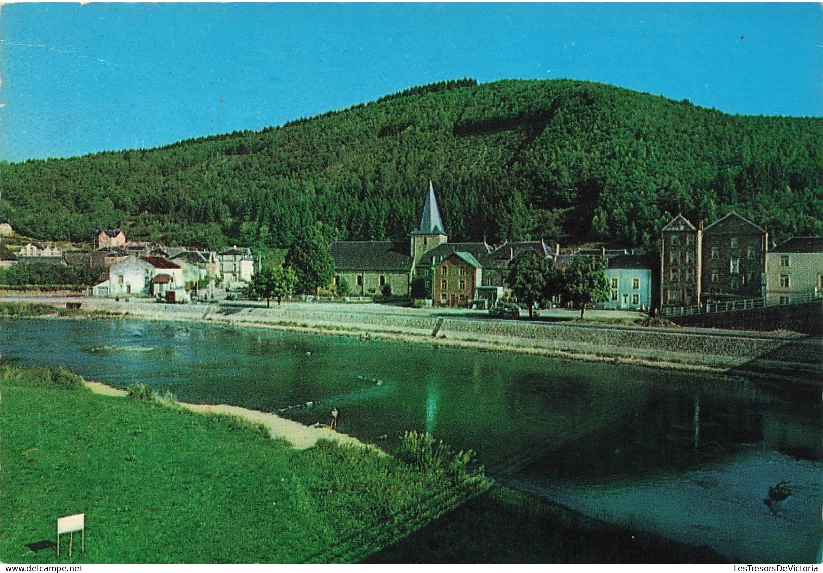 BELGIQUE - Bohan Sur Semois - La Semois Et Vue Sur Le Village - Carte Postale - Dinant