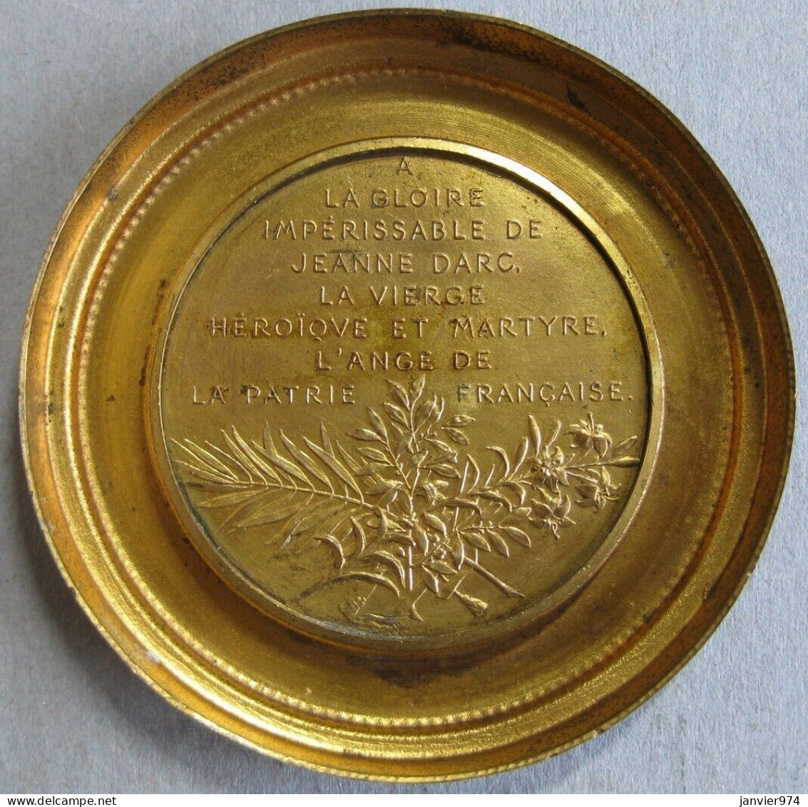 Boite En Cuivre Avec Médaille De Jeanne D’arc , Avant La Bataille De Mouchon - Dozen