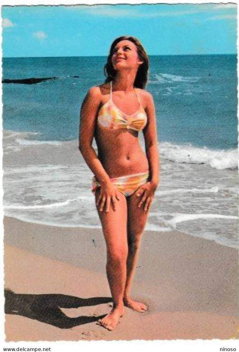 ITALY ITALIA CARTOLINA VIAGGIATA NEL 1967  -  RAGAZZA PIN UPS IN COSTUME - Pin-Ups