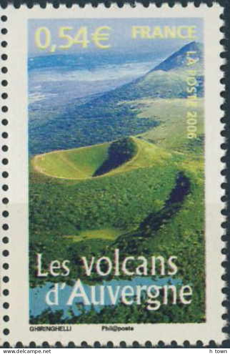 954  Les Volcans D'Auvergne - Volcano Stamp From France, 2006. Volcan - Vulcani