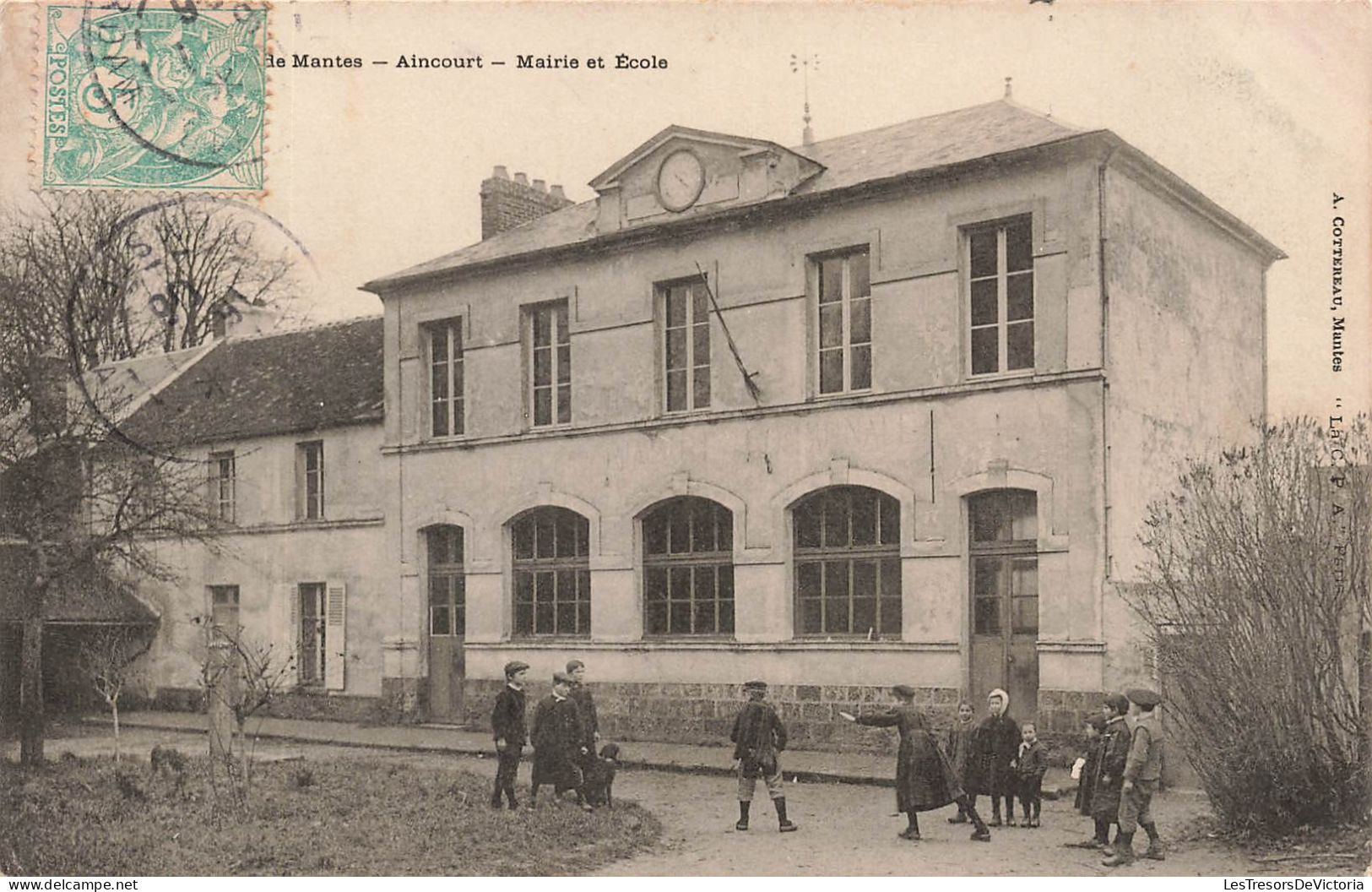 FRANCE - Environs De Mantes - Aincourt - Mairie Et école - Enfants Jouant Dans La Cour - Carte Postale Ancienne - Aincourt