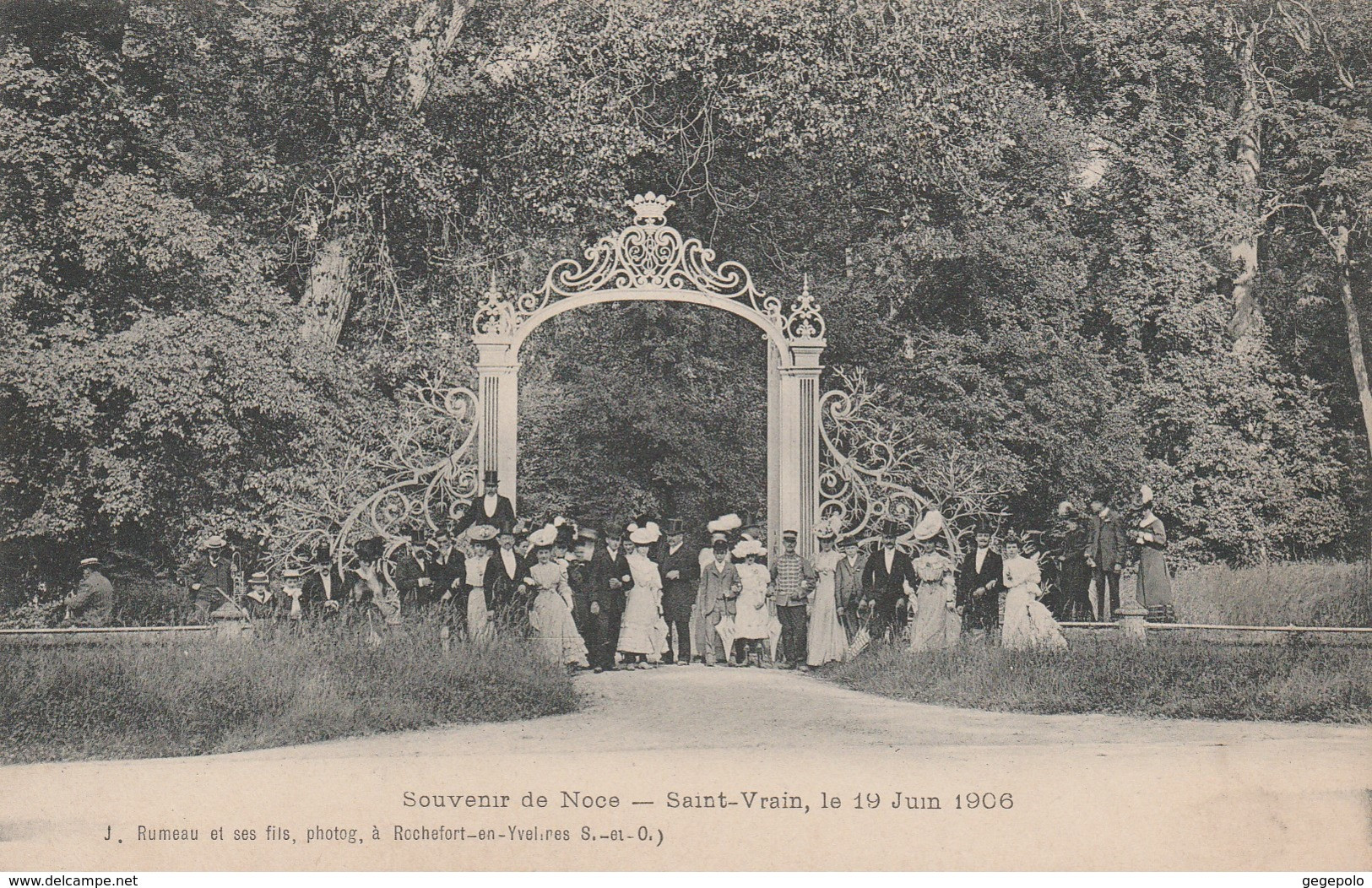 SAINT-VRAIN - Devant La Grille Du Château - Souvenir De Noce Le 19 Juin 1906 - Saint Vrain