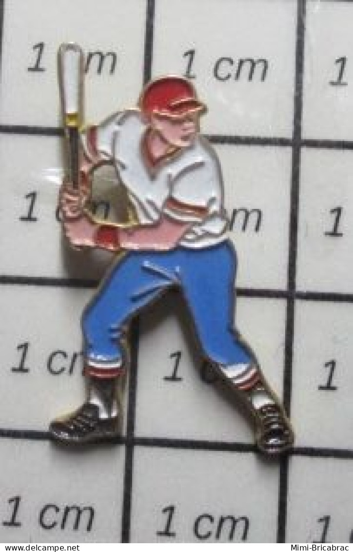 122 Pin's Pins / Beau Et Rare / THEME : SPORTS / BASE-BALL JOUEUR BATTEUR - Baseball