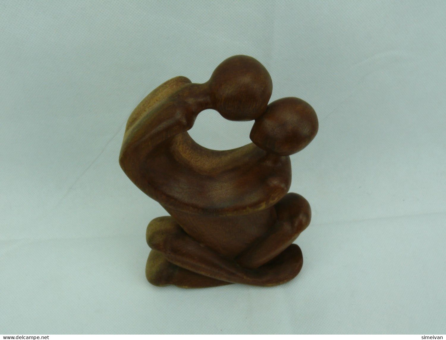 Beautiful Vintage Wooden Figurime Kissing Decorative Art #2218