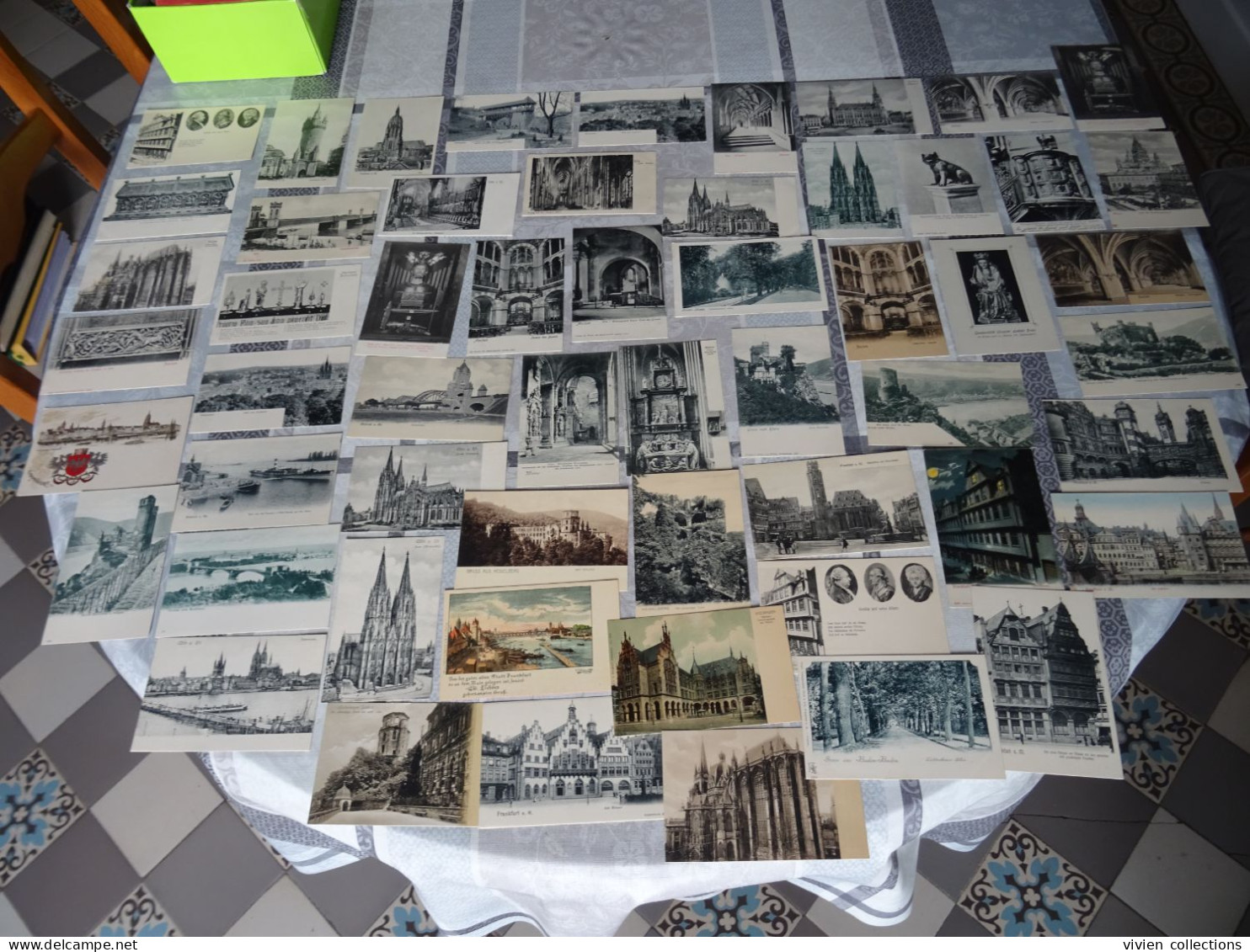 2 grandes boites de cartes postales anciennes France et étranger