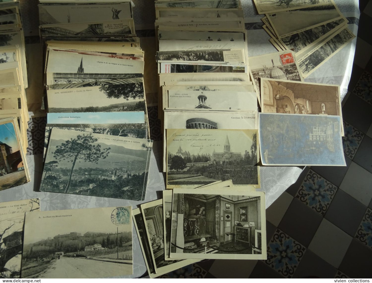 2 grandes boites de cartes postales anciennes France et étranger