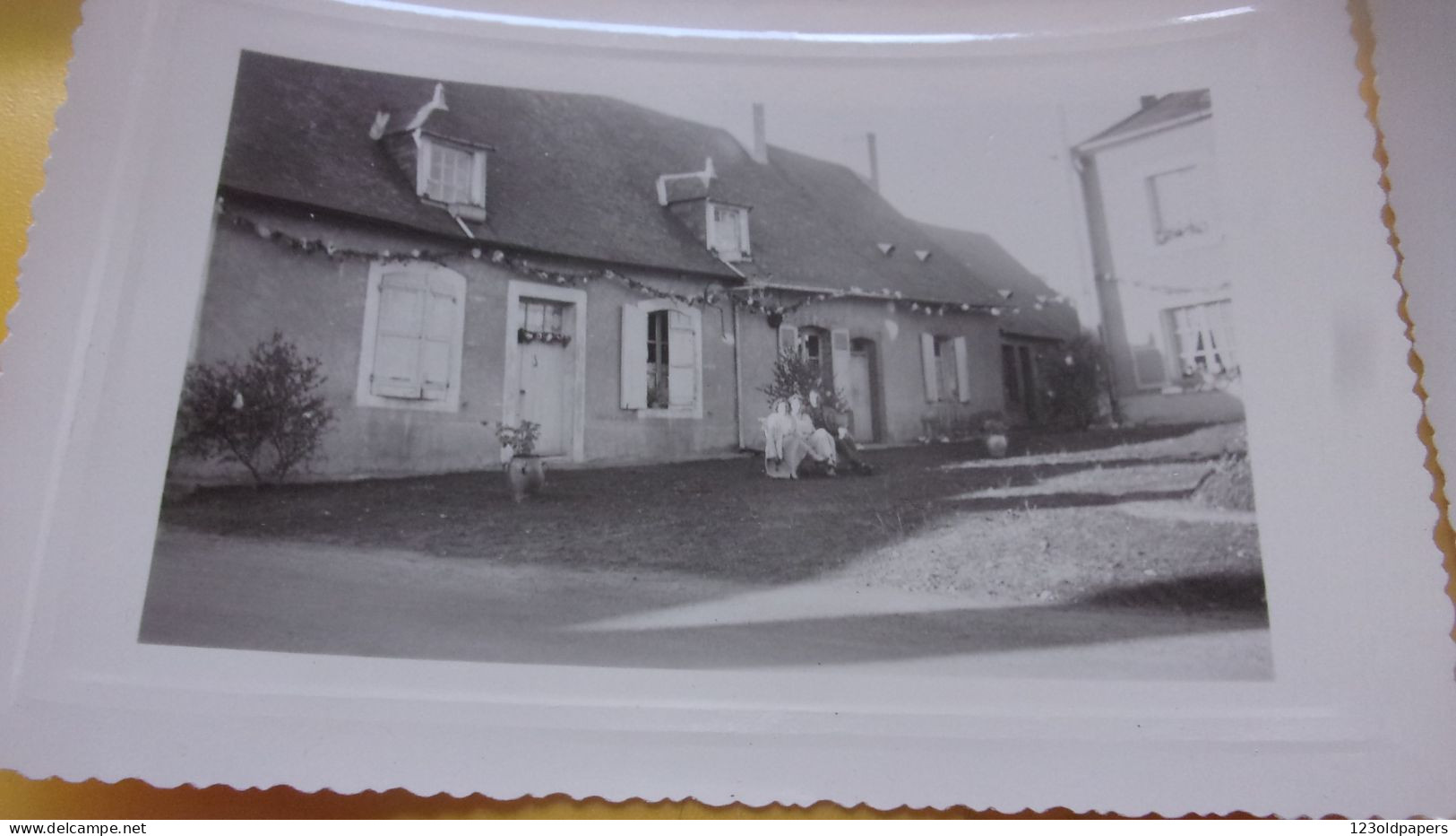 18 LOT DE 4 PHOTOS AMATEUR HENRICHEMONT 1954 VILLE DECOREE FETE - Henrichemont