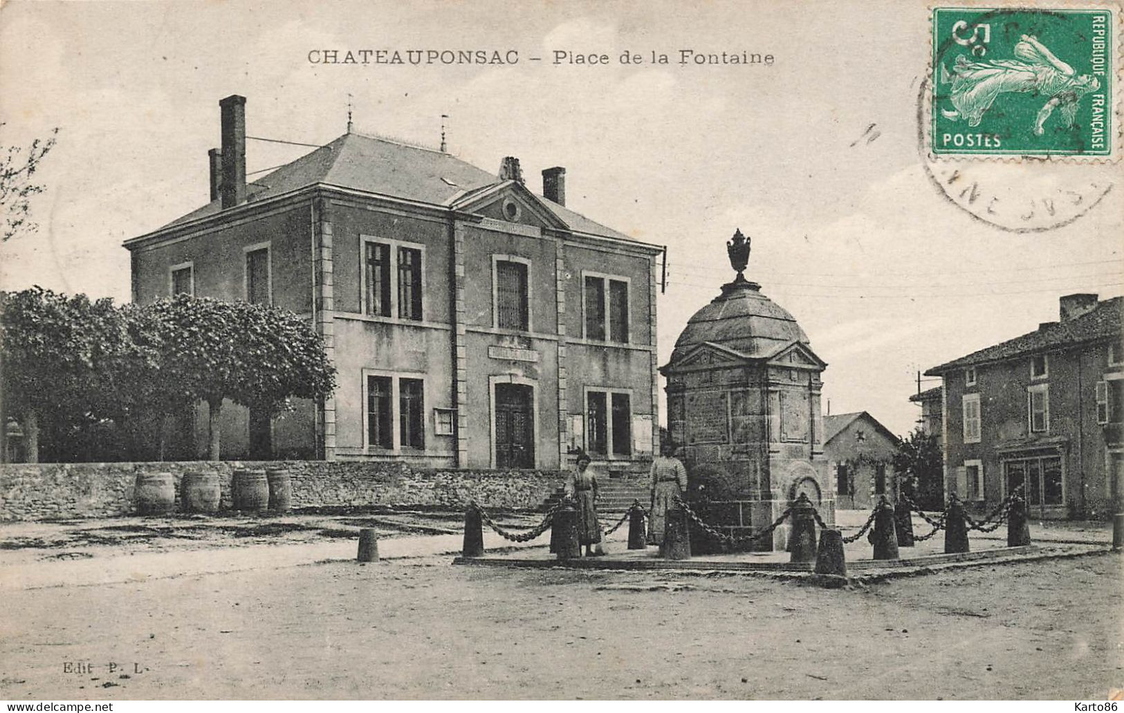 Châteauponsac * La Place De La Fontaine * Mairie Hôtel De Ville - Chateauponsac