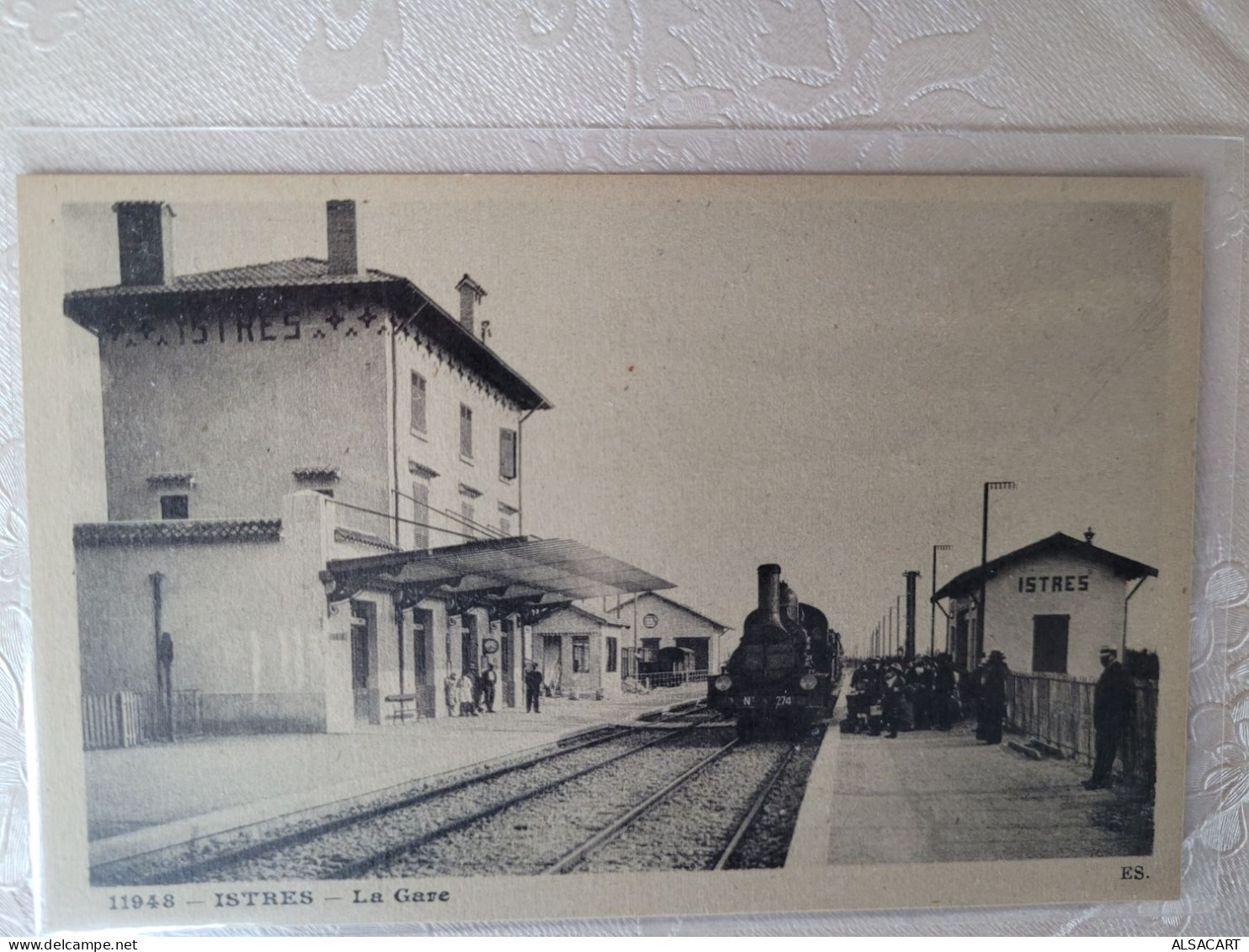 Istres , La Gare Avec Train - Istres
