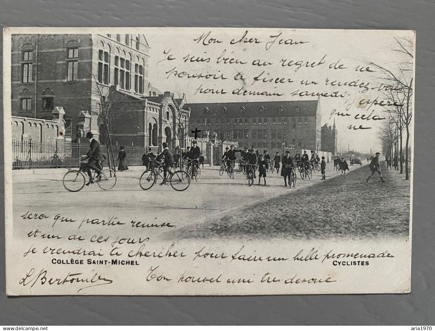 Etterbeek   Collège Saint Michel  Cyclistes - Etterbeek