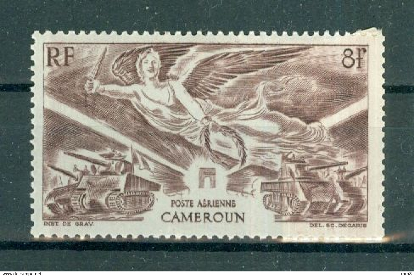CAMEROUN - P.A. N°31* MNH Trace De Charnière SCAN DU VERSO - Anniversaire De La Victoire. - Poste Aérienne