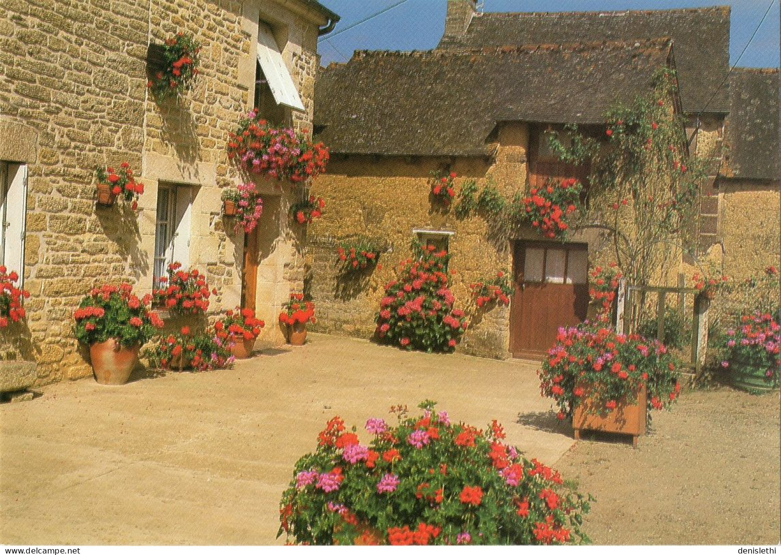 SAINT-JUVAT - Ferme Fleurie Des Côtes D'Armor - Saint-Juvat